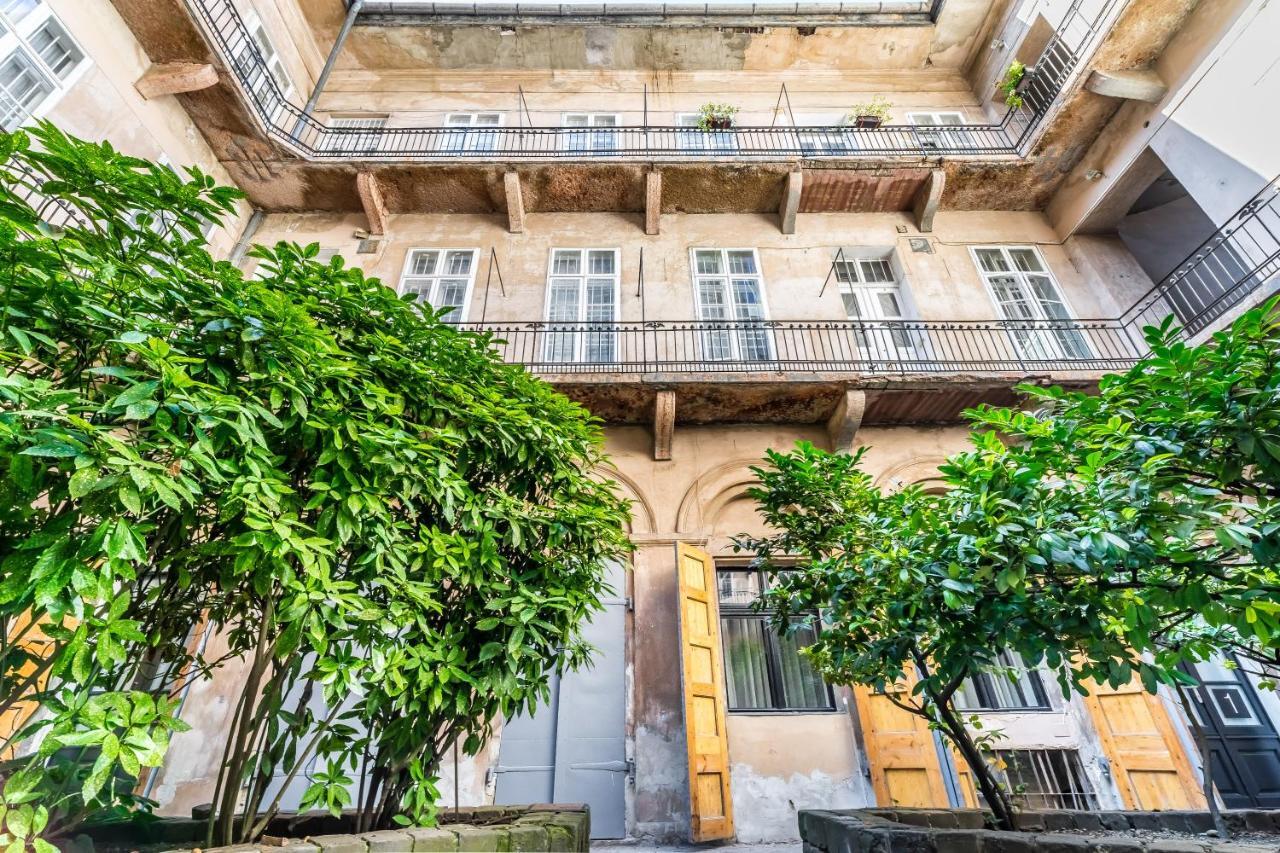 Urban Stable Luxury Apartments Budapest Exterior photo